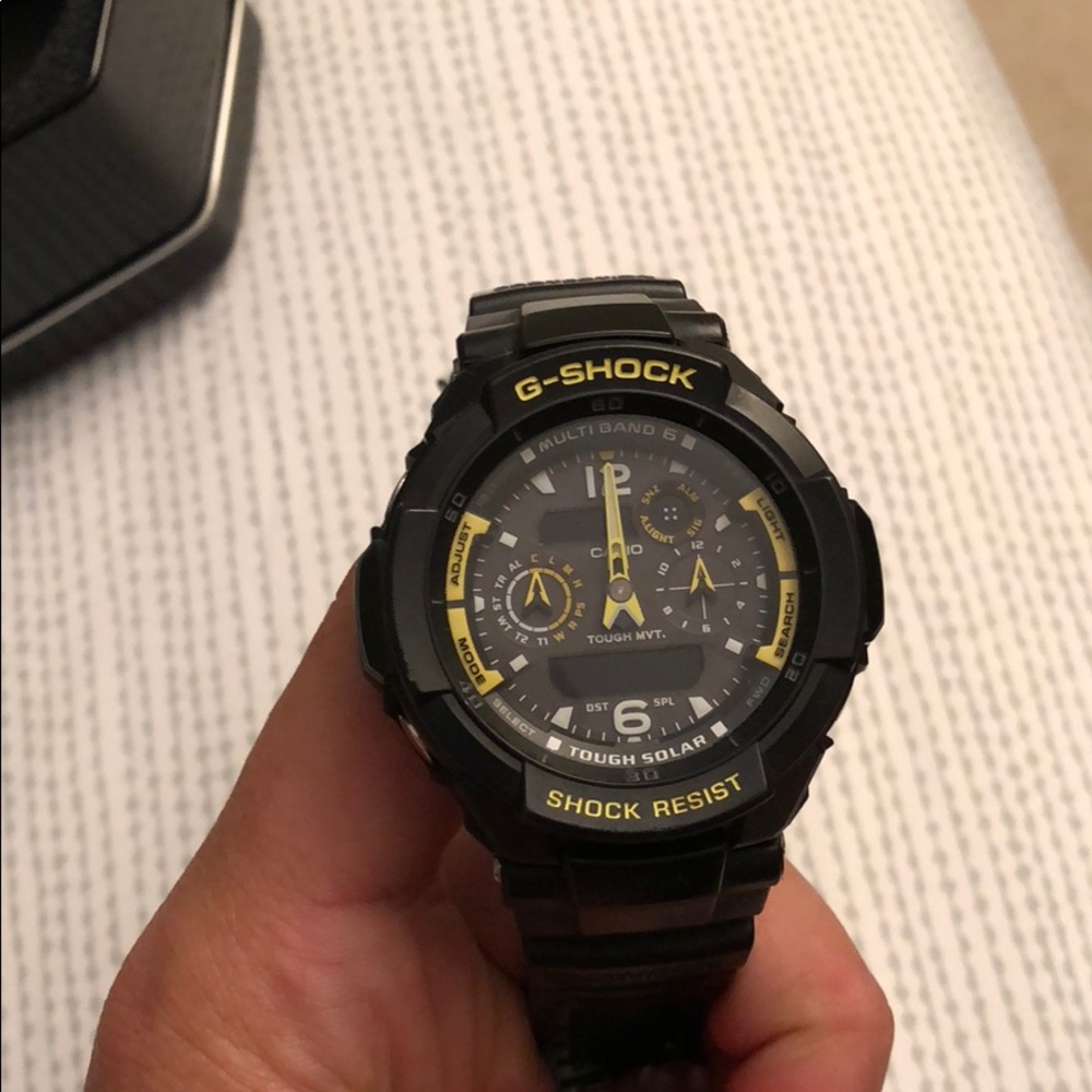 NWOT G-shock. Black and yellow.